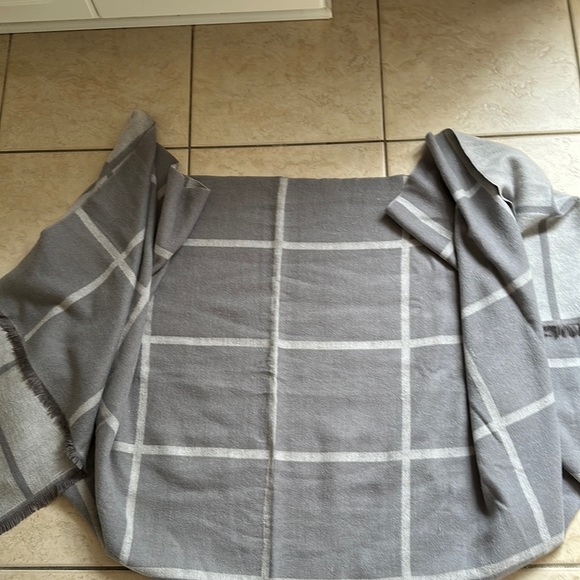 Reitmans Accessories - Soft large rectangular winter scarf (grey tones)